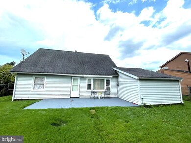 35 Pebble Ln, Willingboro, NJ 08046 - photo 3