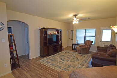 5225 Mcgrath Dr, Alvin, TX 77511 - photo 7