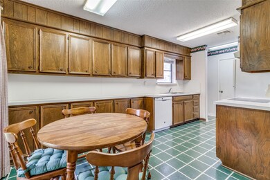 2006 Brentwood St, Gainesville, TX 76240 - photo 5