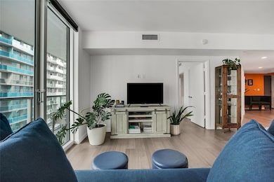 55 SE 6th St unit 3701, Miami, FL 33131 - photo 2