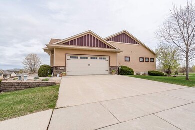 319 Spruce Hills Dr, Cedar Falls, IA 50613 - photo 2