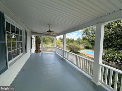 422 Mechanic St, Luray, VA 22835 - photo 5