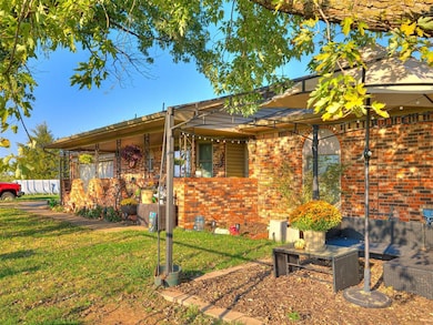View of front of home featuring a front yard outdo