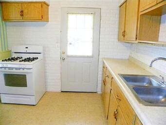 25 Austin Ave, Carpentersville, IL 60110 - photo 3