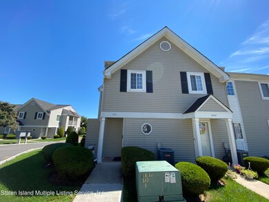 659 Correll Ave unit 208, Staten Island, NY 10309 - photo 2