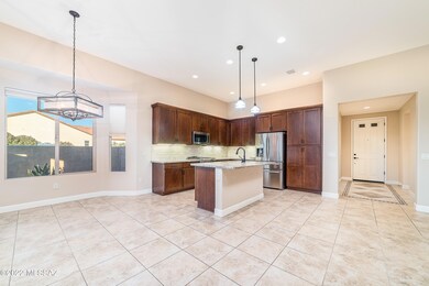 Dining Area & Kitchen