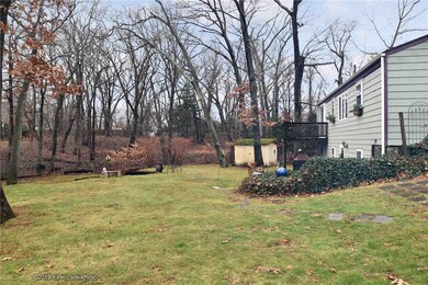 78 Burgess Dr, Warwick, RI 02886 - photo 4