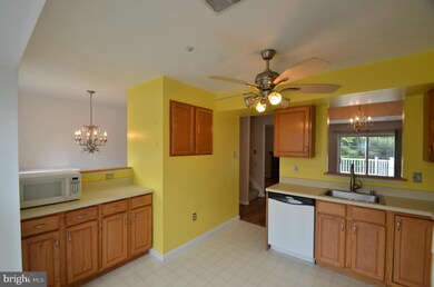 1202 Heathfield Rd, Sykesville, MD 21784 - photo 7