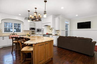 Eat-in Kitchen