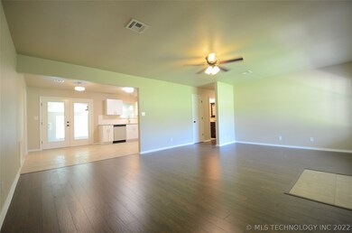 Entry/Living Room