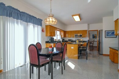 Plenty of space to spread out in this kitchen!  Ni