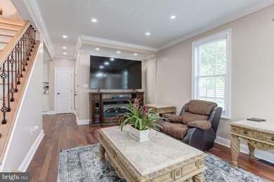 2916 Edgecombe Cir N, Baltimore, MD 21215 - photo 4