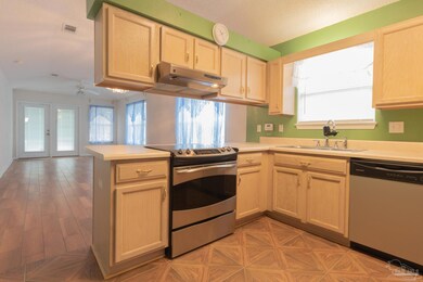 2574 Trailwood Dr, Cantonment, FL 32533 - photo 5