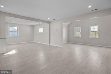 121 Goldengate Rd, Levittown, PA 19057 - photo 7