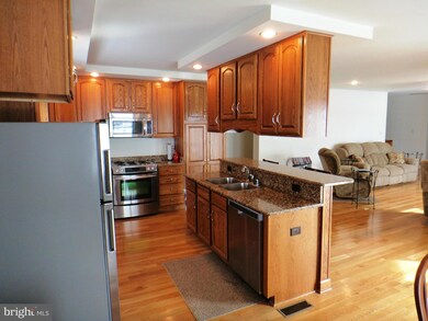 370 Wayburn St, Greencastle, PA 17225 - photo 4