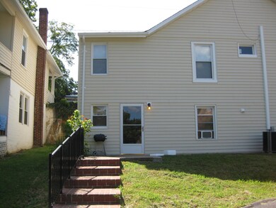 2 Tucker Apts016