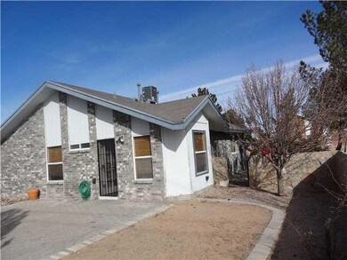 13984 Lago Seco Dr, Horizon City, TX 79928 - photo 2