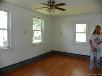 221 E Myrtle St, Virginia, IL 62691 - photo 7