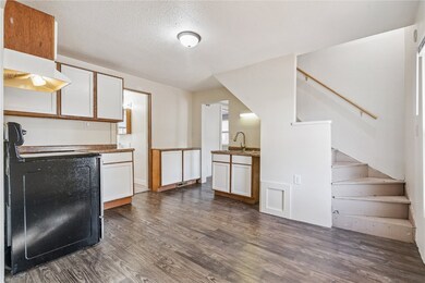 1215 5th Ave, Vinton, IA 52349 - photo 3