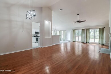 Living Room/Dining