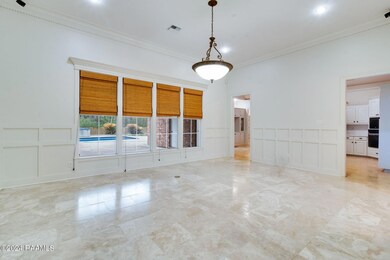 9-web-or-mls- 215 E Peck Blvd-5