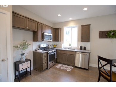 520 S Columbia St, Newberg, OR 97132 - photo 6