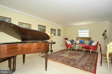 8908 Honeybee Ln, Bethesda, MD 20817 - photo 3