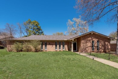 312 Circleview Dr S, Hurst, TX 76054 - photo 2