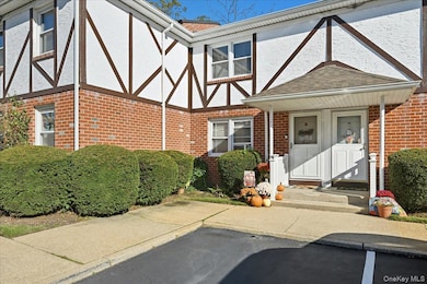 2066 Lakeview Rd unit B, Bellmore, NY 11710 - photo 4