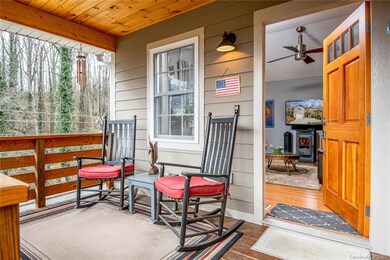 Inviting entryway - welcome home!