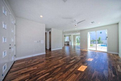 3845EEarll005