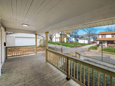 007_4_N 1321 E Kossuth St 098