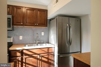 6602 10th St unit J, Alexandria, VA 22307 - photo 2