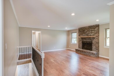 857_Woodgate_Rd_12
