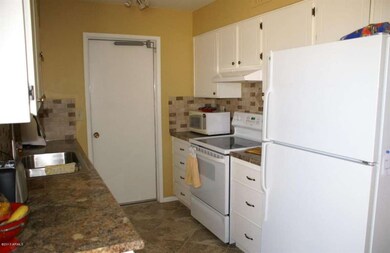 10535 W Highwood Ln, Sun City, AZ 85373 - photo 5