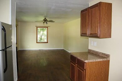 728 E 11th St N, Newton, IA 50208 - photo 4