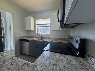 430 SE 2nd Ave unit 4, Deerfield Beach, FL 33441 - photo 4