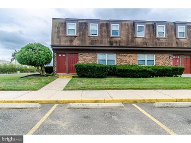 801 Henri Ct unit 801, Burlington, NJ 08016 - photo 2