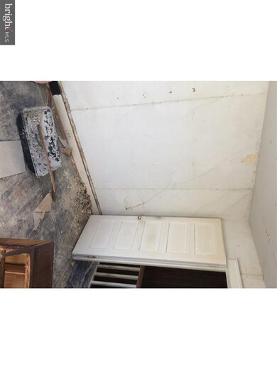 911 Lawrence Ave, Darby, PA 19023 - photo 6