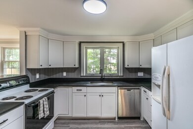 8 Clairmoor Dr, Nashua, NH 03060 - photo 5