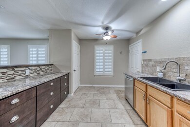 309 Casas Del Norte St, Granbury, TX 76049 - photo 6