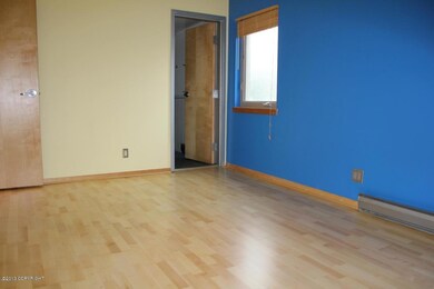 Bedrooms w/Wood Floors