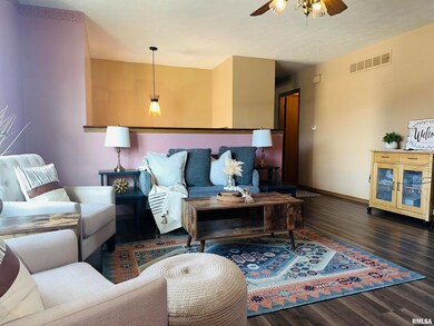 7509 Pacific St, Davenport, IA 52806 - photo 4