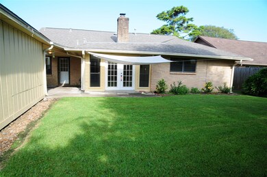 305 W Castle Harbour Dr, Friendswood, TX 77546 - photo 5