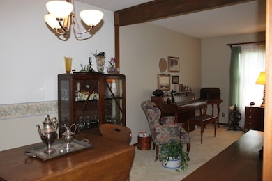 L shaped Formal Living & Dining...smart design!