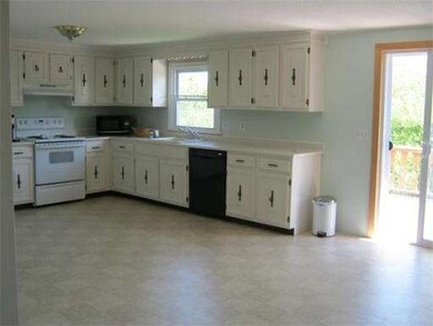 21 Raymond St, Dudley, MA 01571 - photo 7