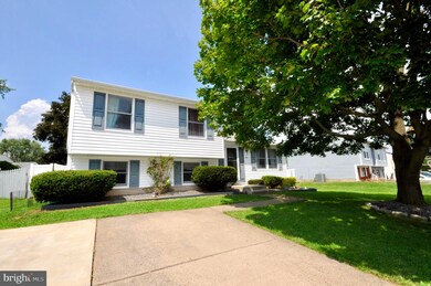 144 Independence Dr, Morrisville, PA 19067 - photo 3