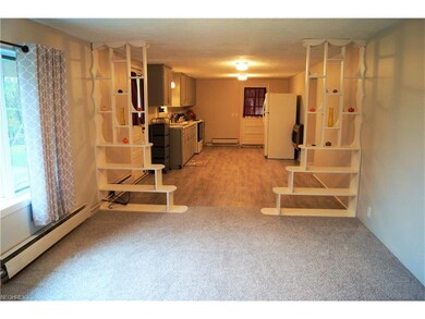 OPEN CONCEPT FROM THE LIVING ROOM TO THE EAT-IN KI