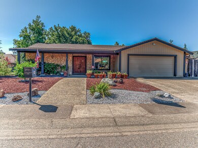 823DawsonCourt_248_49_50-Edit