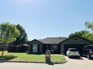 349 Huggins Dr, Springtown, TX 76082 - photo 2